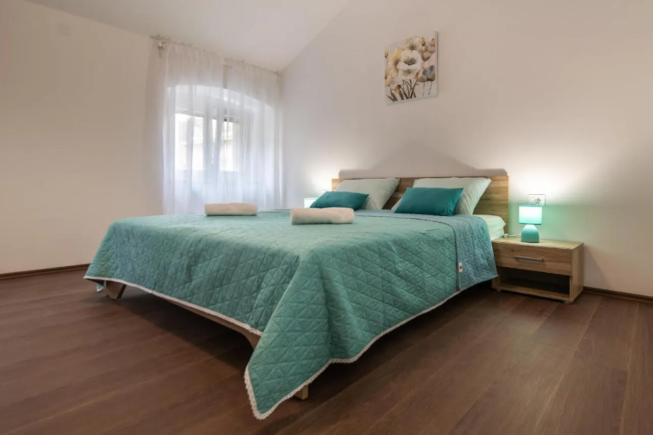 Appartamento Antique Center Pola 0*,  Croazia
